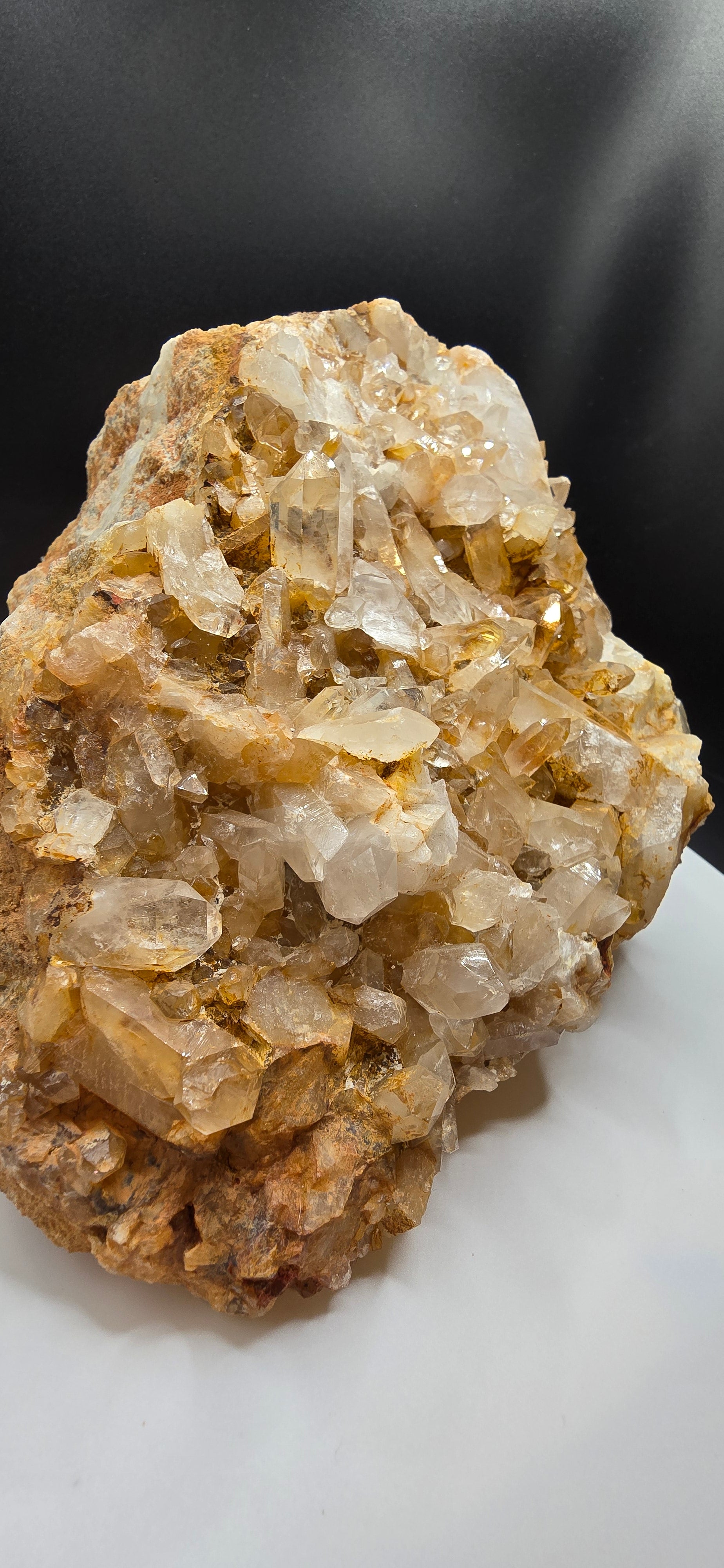 Large quartz cluster